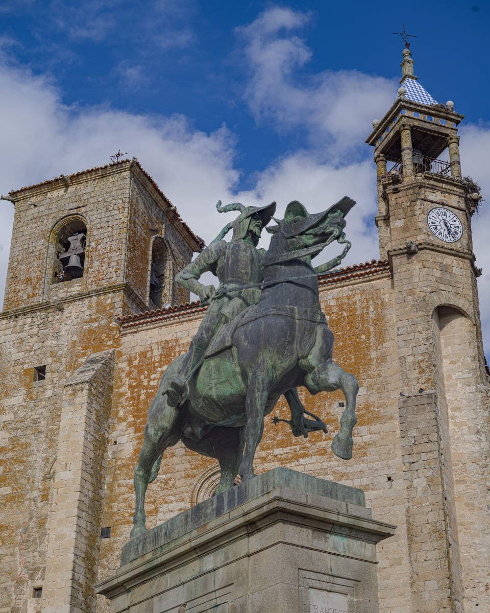 Estatua Ecuestre De Francisco Pizarro.3600