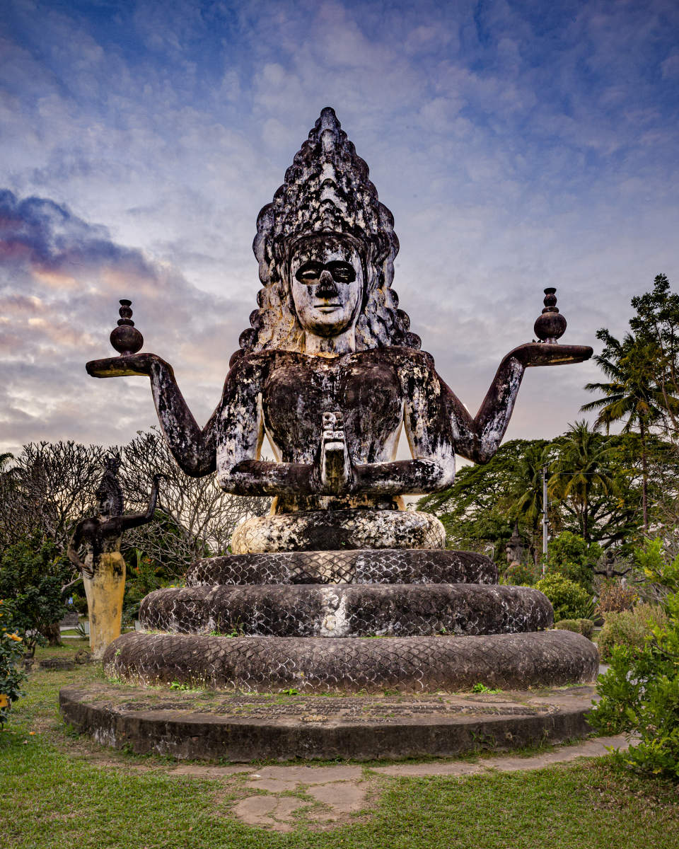 Nikki Godess. Buddah Park.7923